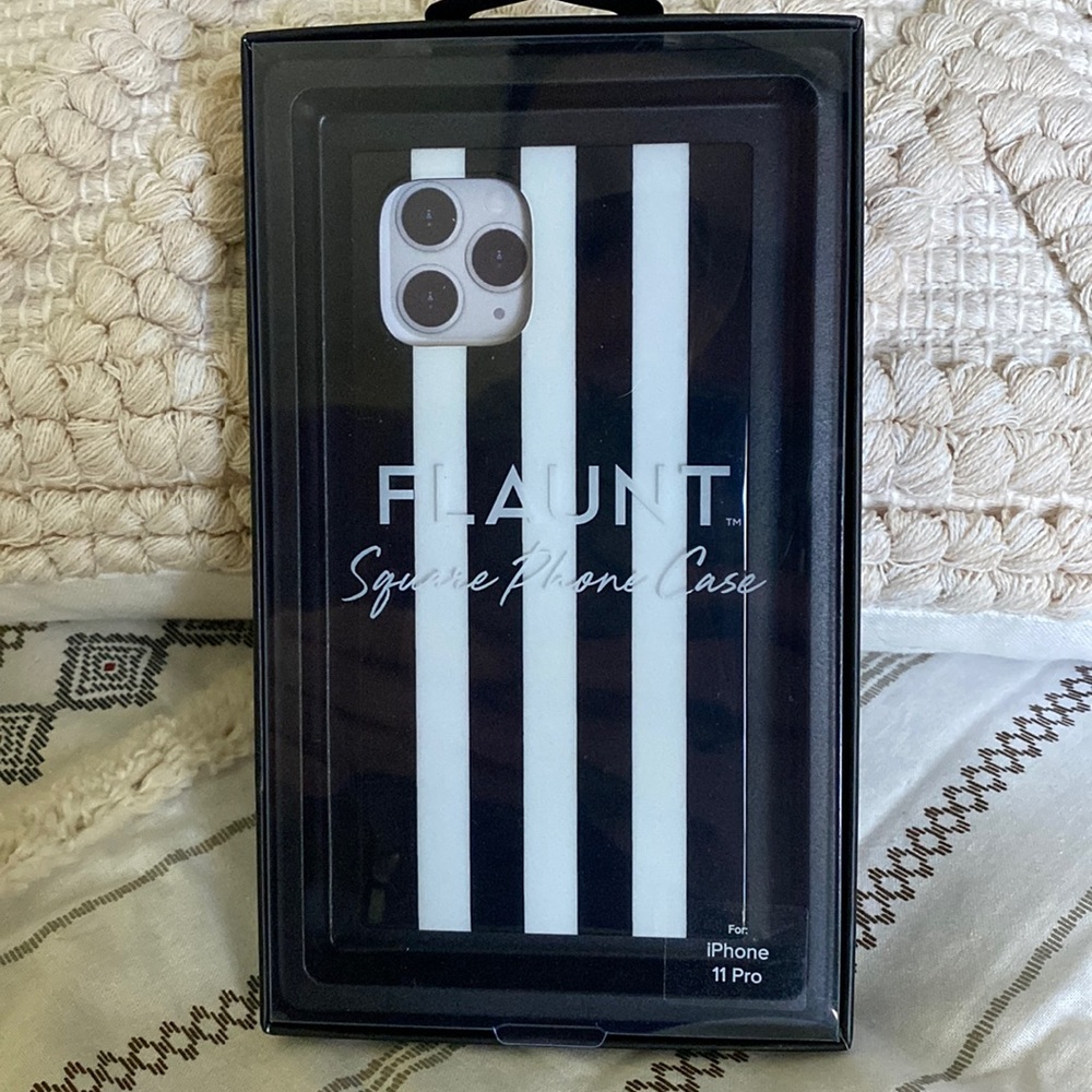 Flaunt- black white stripe iPhone 11 Pro case